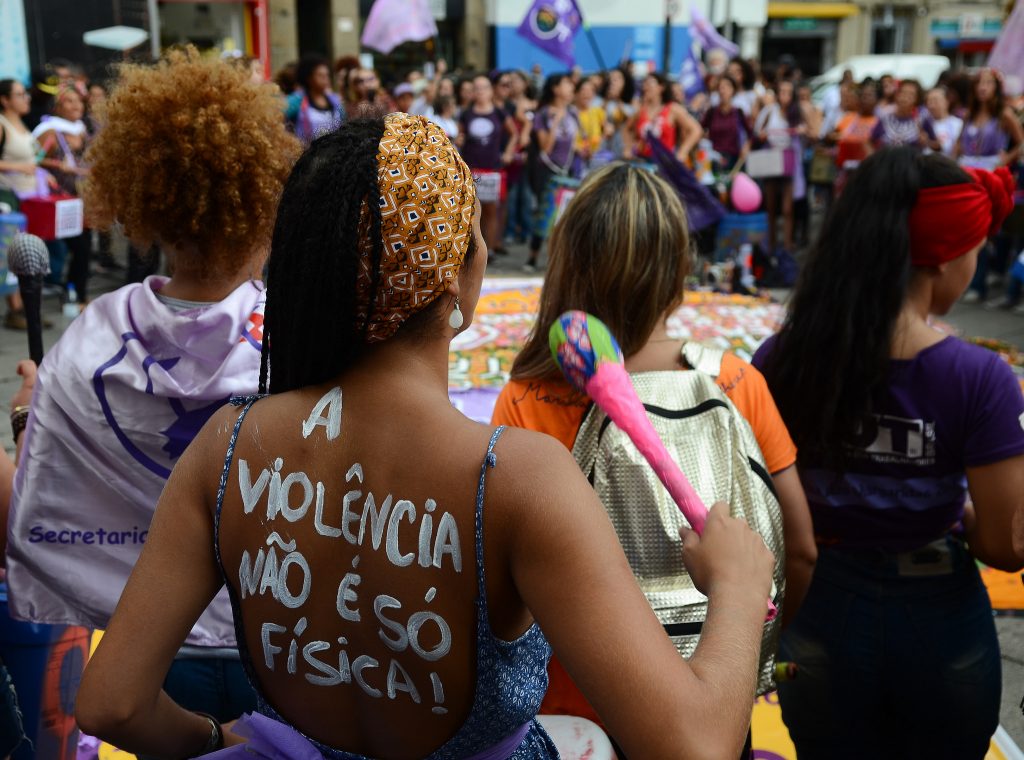 Mulheres seringueiras lutam por direitos no Acre: 'Ajudantes são os